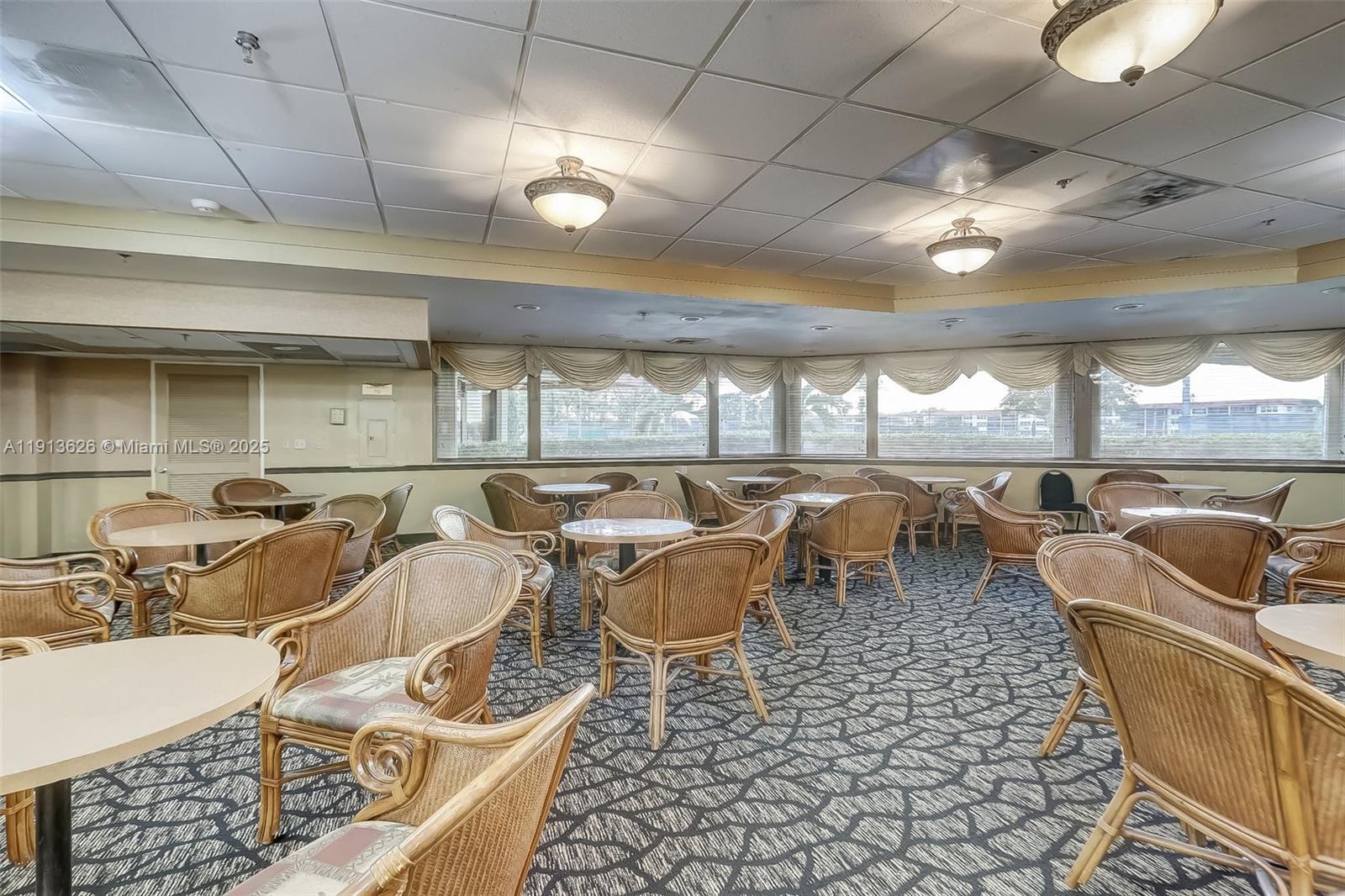 HOLLYBROOK GOLF AND - Residential Lease