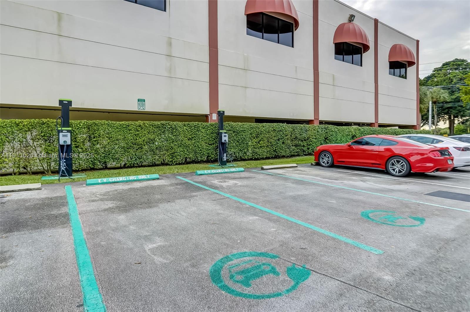 HOLLYBROOK GOLF AND - Residential Lease