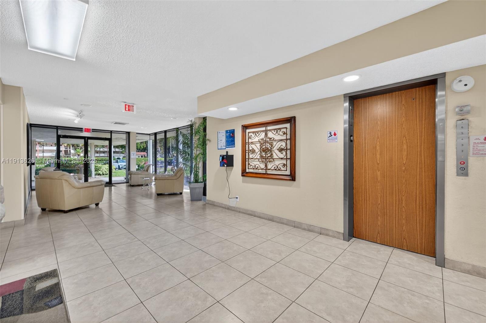 HOLLYBROOK GOLF AND - Residential Lease