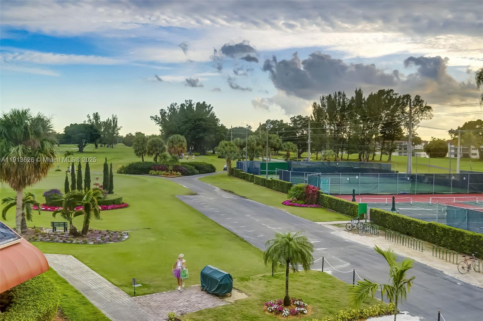 HOLLYBROOK GOLF AND - Residential Lease