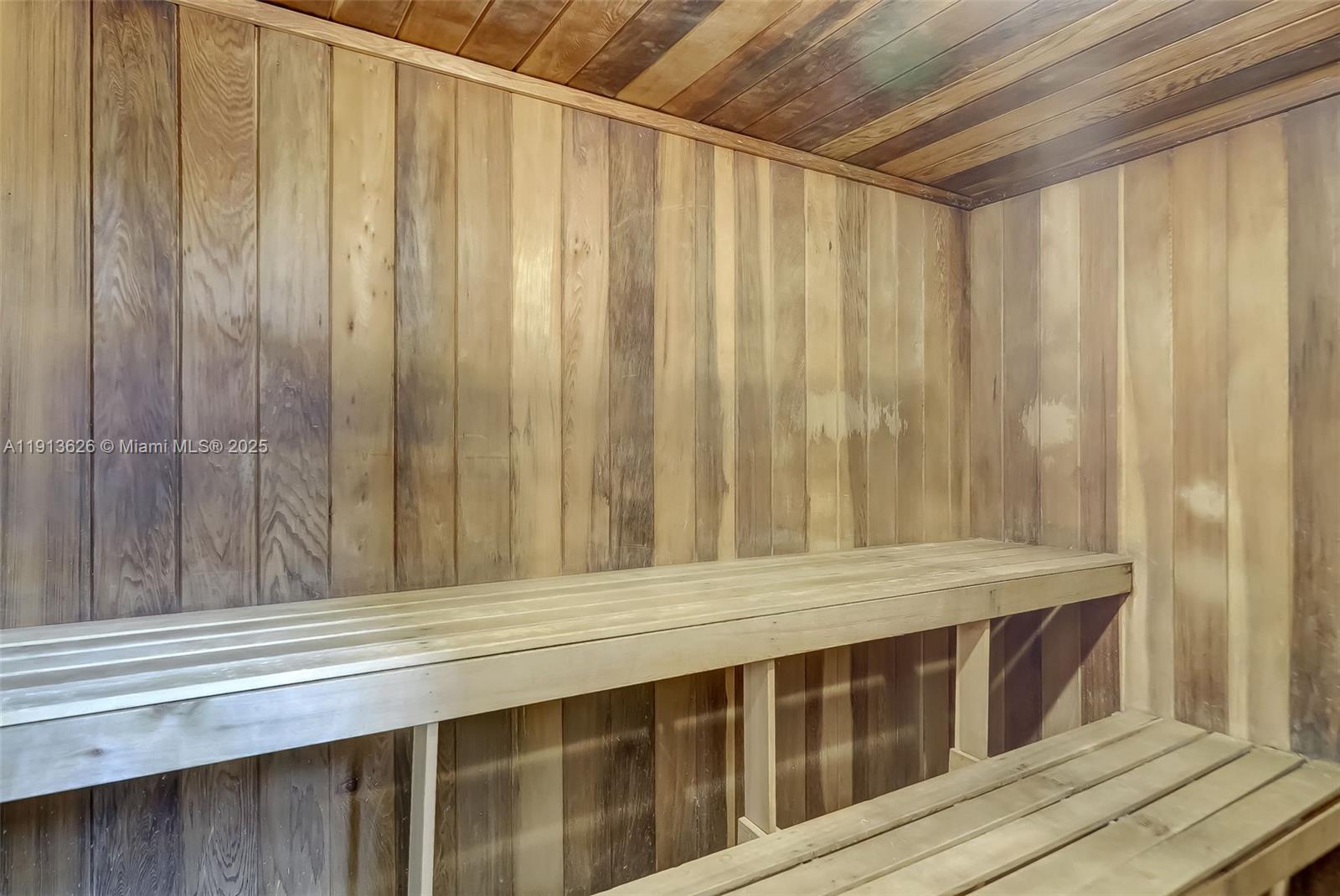 HOLLYBROOK GOLF AND - Residential Lease