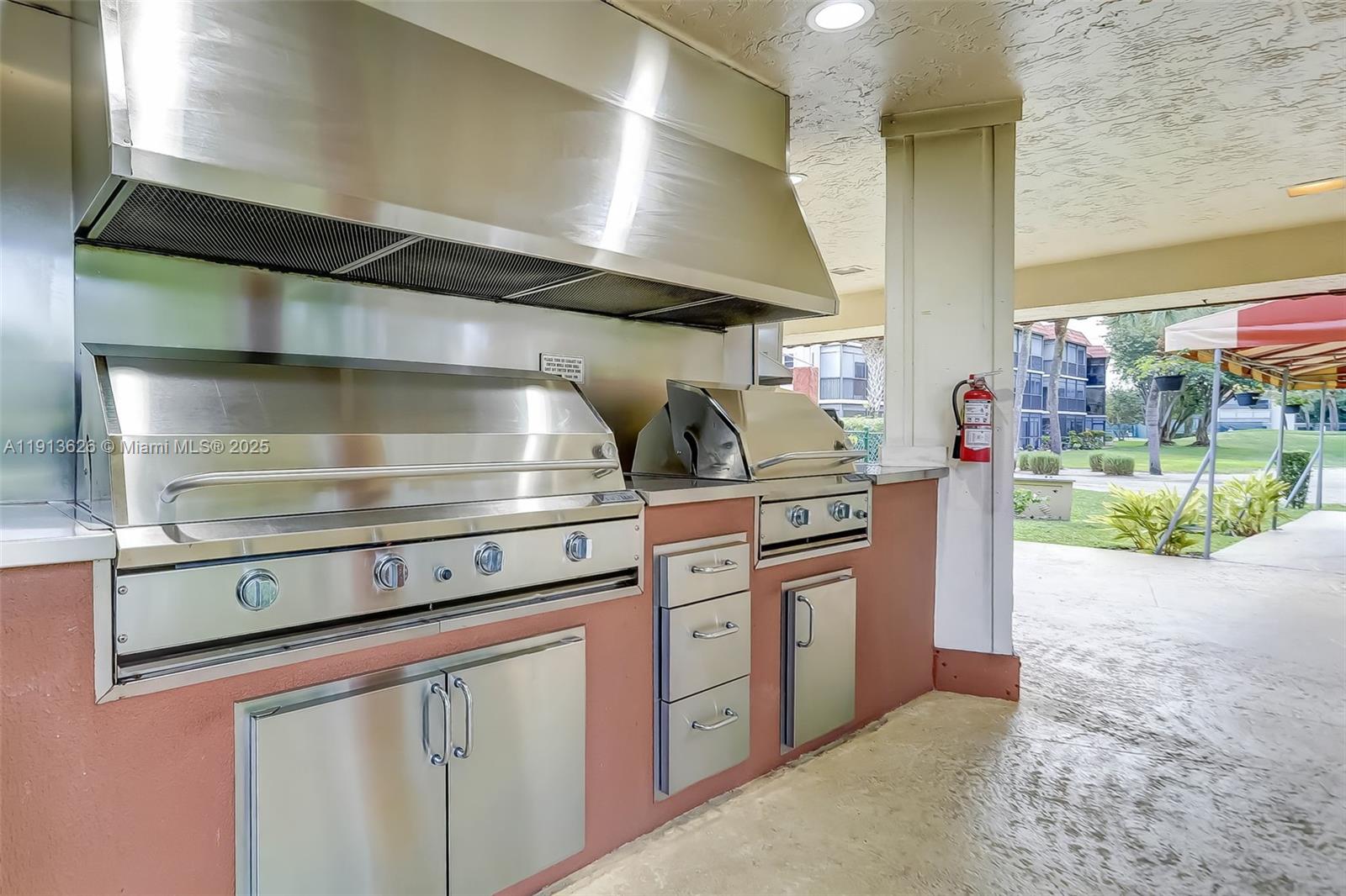 HOLLYBROOK GOLF AND - Residential Lease