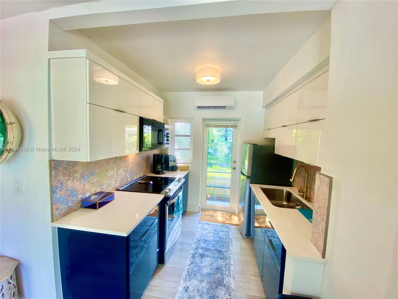 ROYAL PALM GARDENS - Residential Lease