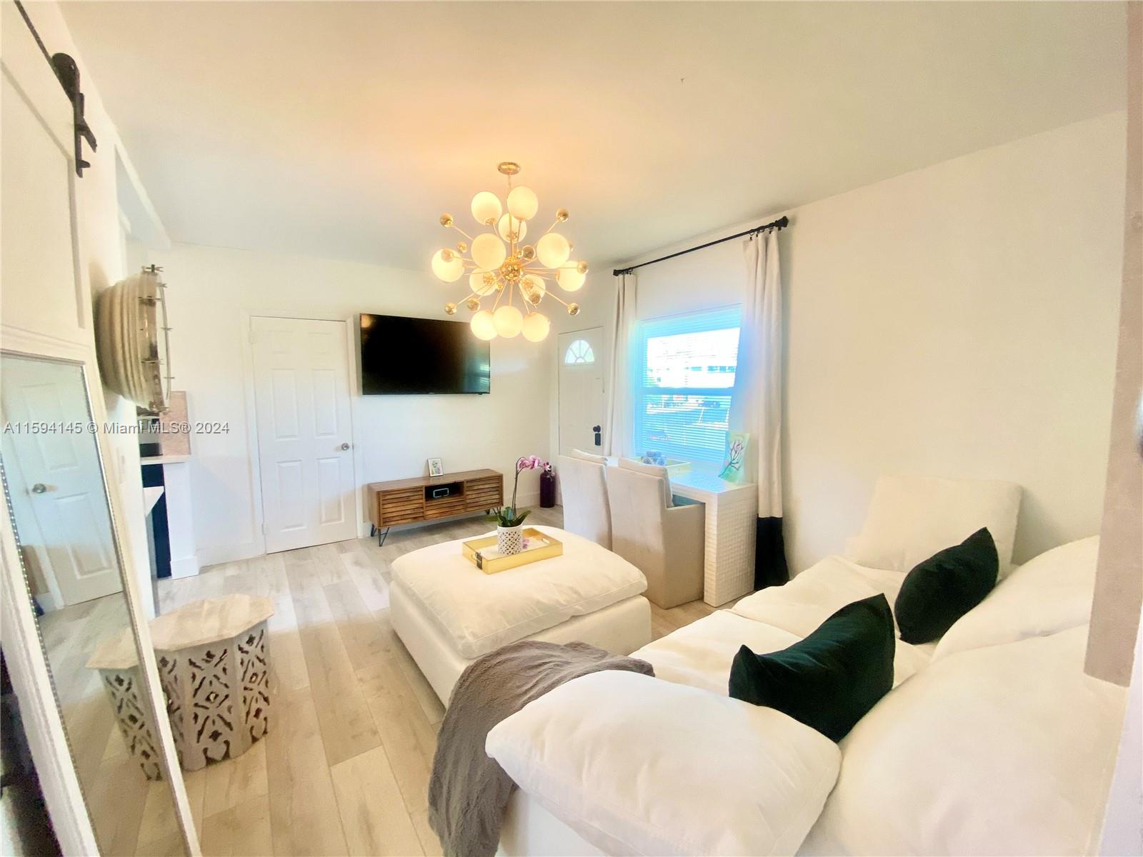 ROYAL PALM GARDENS - Residential Lease