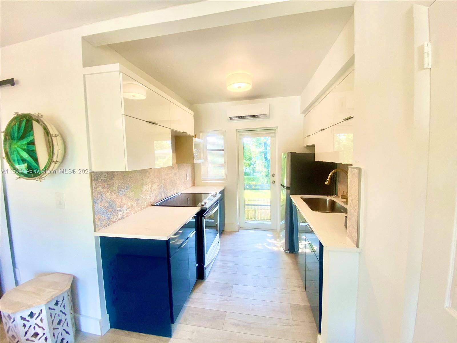 ROYAL PALM GARDENS - Residential Lease