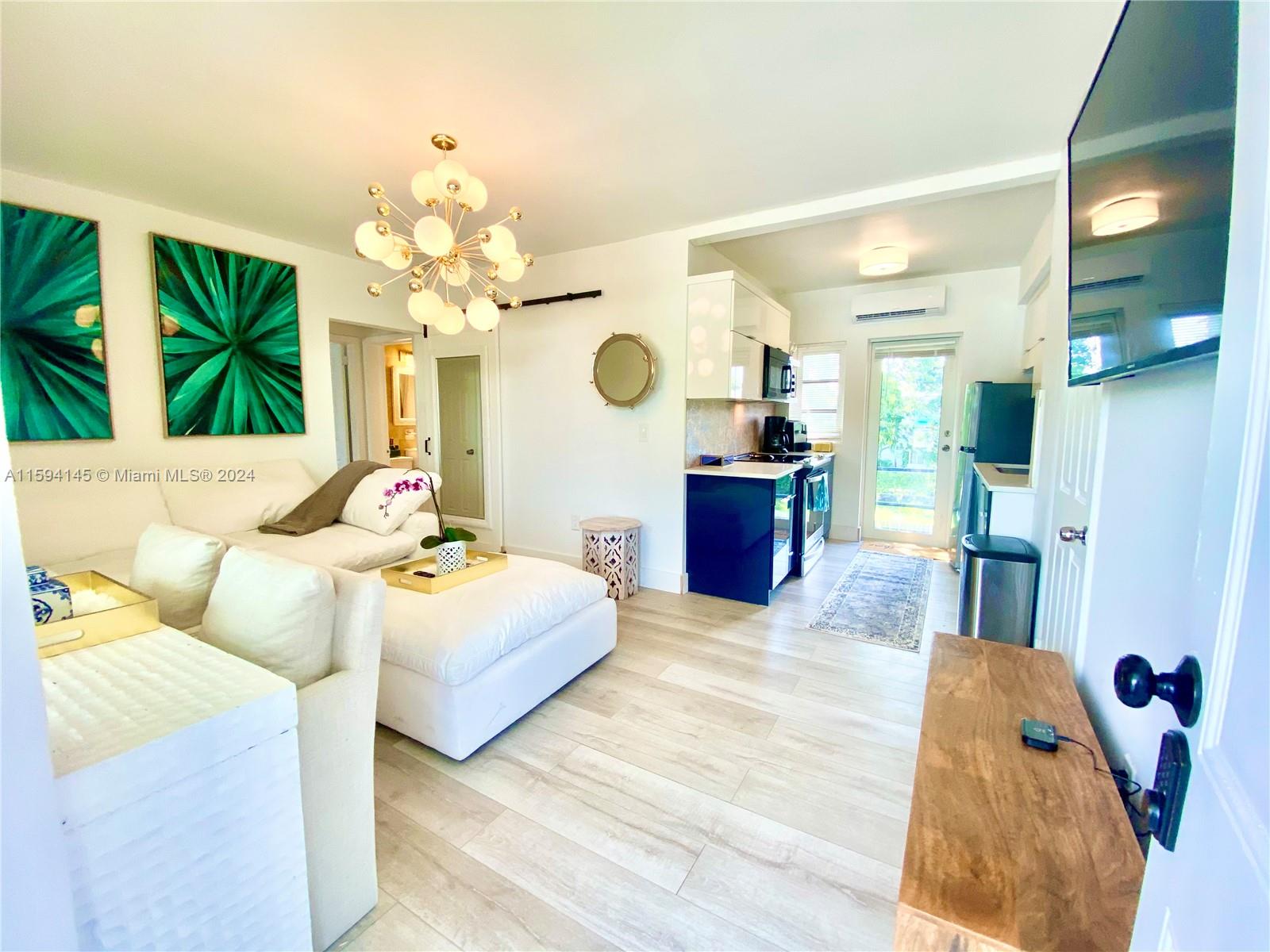 ROYAL PALM GARDENS - Residential Lease