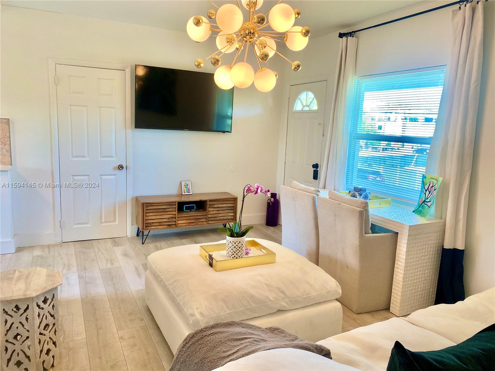 ROYAL PALM GARDENS - Residential Lease