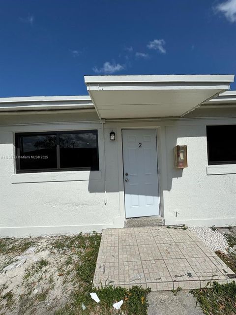 707 SW 10th St 1-4 Dania Beach FL 33004