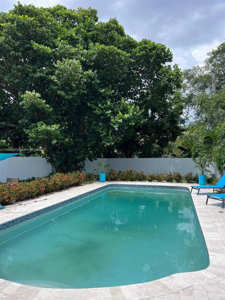 LAUDERDALE VILLAS - Residential