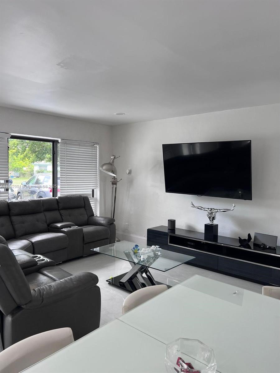 1161 NW 15th St
