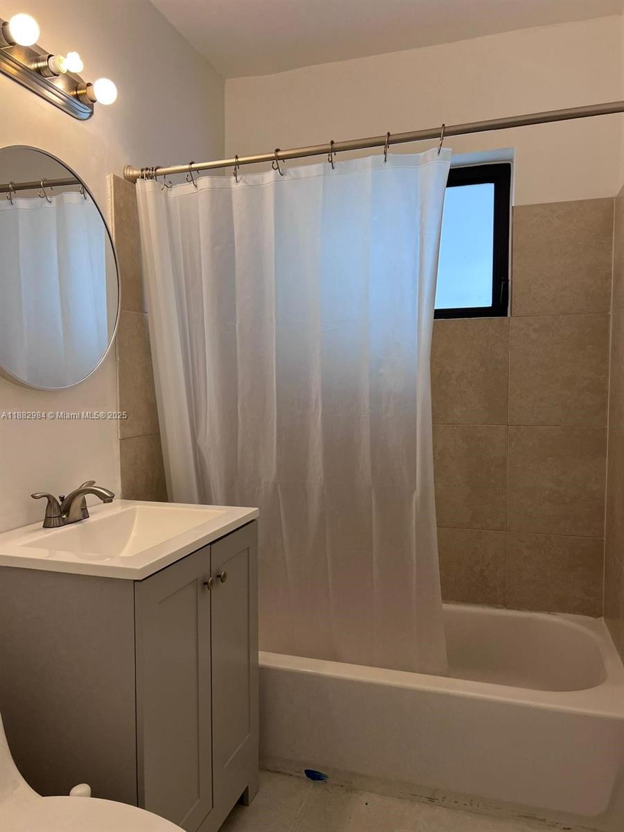 LAUDERDALE VILLAS - Residential