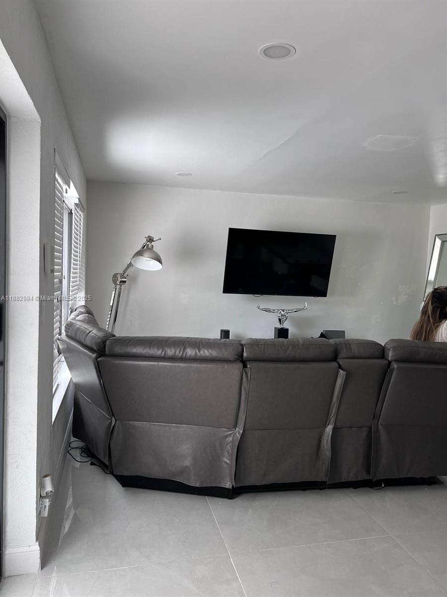 LAUDERDALE VILLAS - Residential