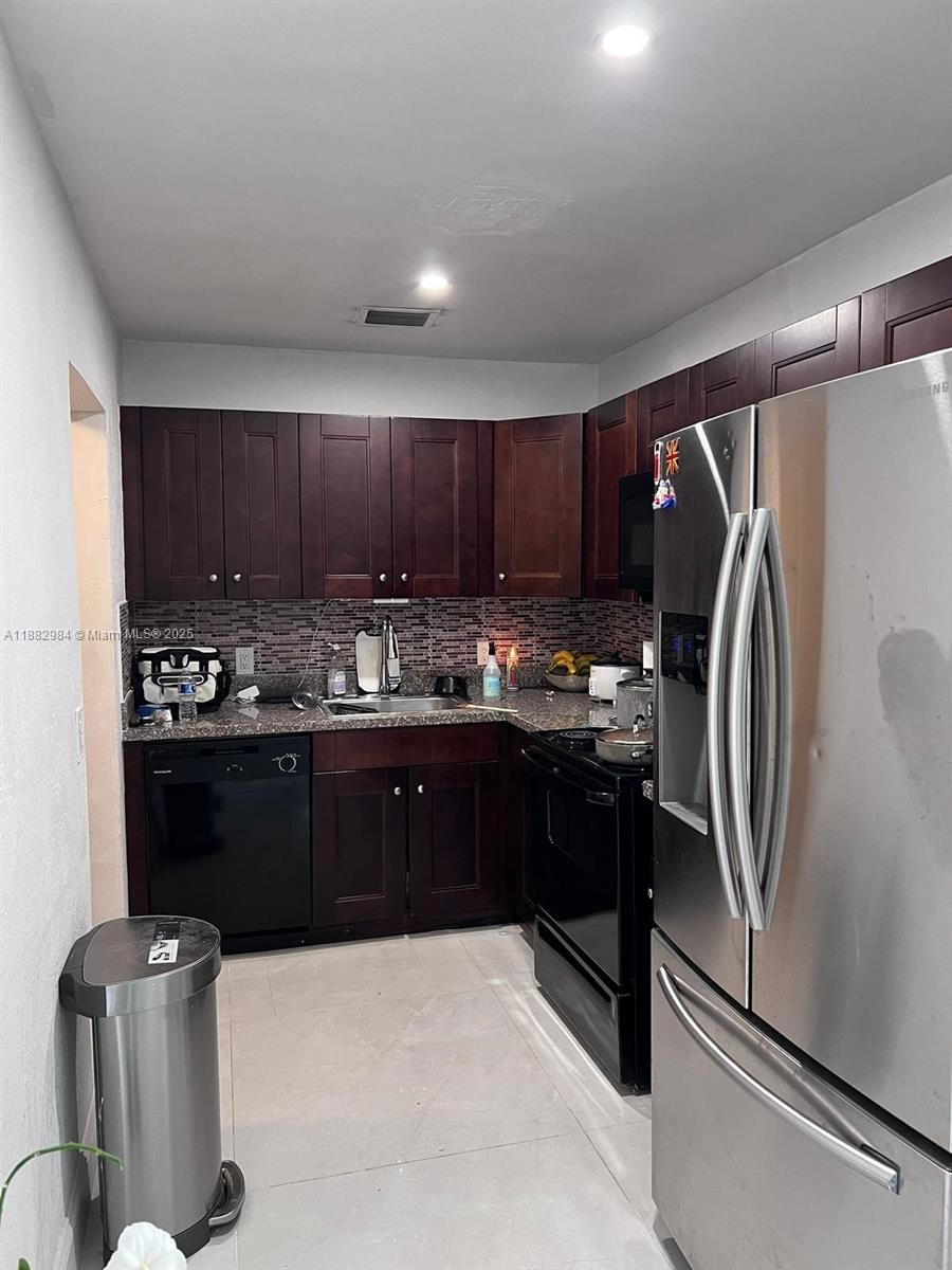 LAUDERDALE VILLAS - Residential