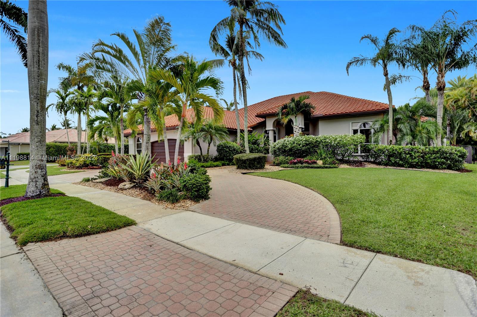 SPECTACULAR LAKEVIEW POOL RANCH STYLE HOME IN PRESTIGIOUS WESTON HILLS COUNTRY CLUB FEATURING 5 BEDROOMS, PLUS A BONUS IN-LAW SUITE WITH FULL BATH, PRIMARY BEDROOM SUITE. ROOF 5 YEARS OLD, SOLID WOOD FLOORS IN ALL COMMON AREA (5YRS OLD), TRADITIONAL KITCHEN WITH BEAUTIFUL HIGH END GRANITE, SUB-ZERO FRIDGE, ISLAND STOVE, DOUBLE OVENS, 48" CABS, SNACK BAR, SS APPLIANCES, CENTRAL VAC, CHAIR-RAIL AND CROWN MOLDING, 2 OF THE BEDROOMS ENSUITE, PLANTATION SHUTTERS, 16" CEILINGS, SUNKEN WET BAR, RESORT LIKE BACK YARD WITH POOL/SPA AND GRASS AREA ON SIDE ALL FENCED IN FOR PRIVACY. IN-LAW SUITE WITH SEPARATE ENTRANCE, CIRCULAR DRIVEWAY AND SO MUCH MORE.  FANTASTIC TOP RATED SCHOOLS, 3 MILES TO CLEVELAND CLINC. GREAT SHOPPING AND DINING.