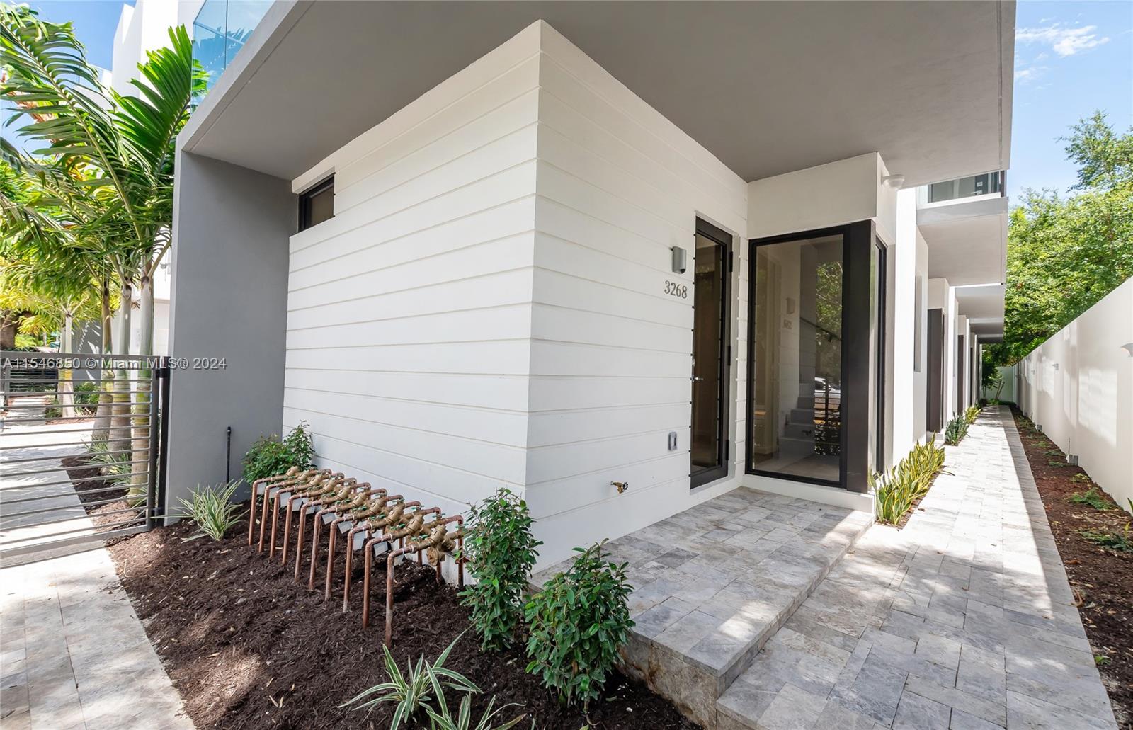 PALMHURST - Residential Lease