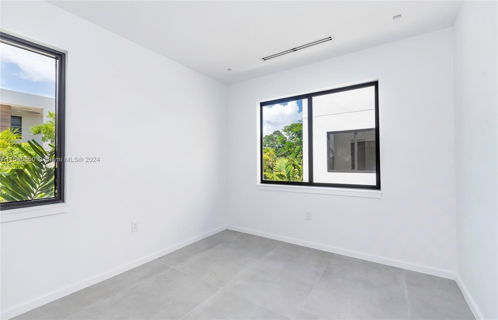 PALMHURST - Residential Lease