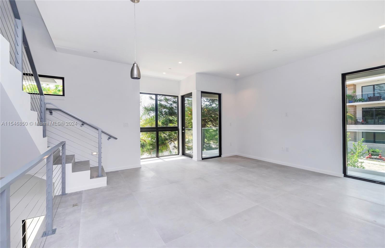 PALMHURST - Residential Lease