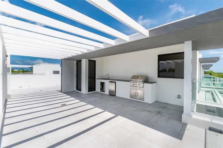 Introducing a unique opportunity to reside in newly built and impeccably designed townhomes! Nestled in the
highly sought-after Coconut Grove neighborhood, these 3 bed & 3 bath townhomes offer plenty of indoor and
outdoor living space for an unparalleled living experience. Enjoy state-of-the-art features such as European
cabinetry, Bosch appliances, electric shades, 2-car garage, and private rooftop terrace with built in grill. Close to
Merrick Park, Coco Walk, and the finest shopping and dining Coconut Grove has to offer! Available immediately!