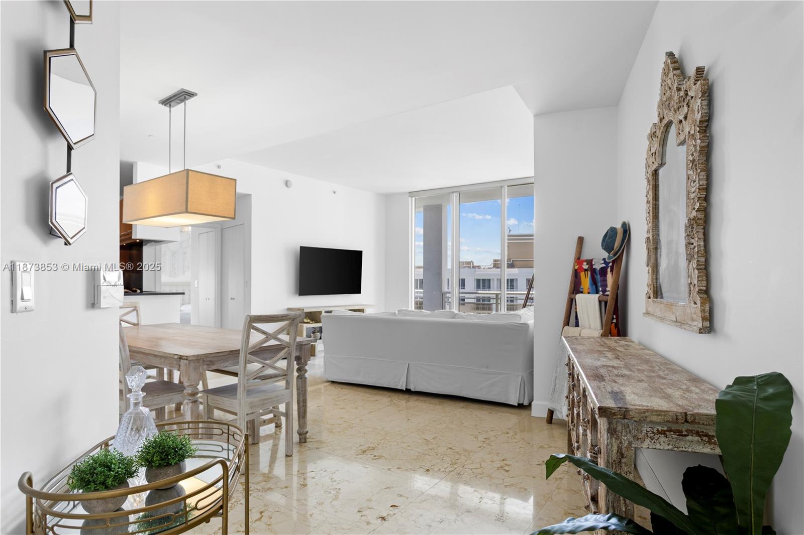 CARBONELL CONDO - Residential