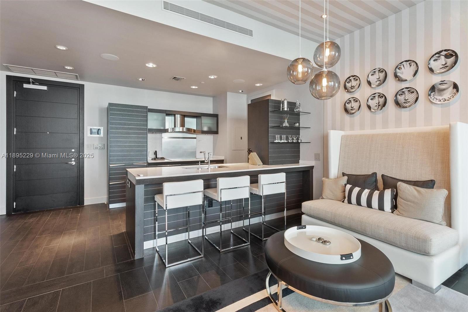 View photos, virtual tours, details... 200 Biscayne Boulevard Way 5211