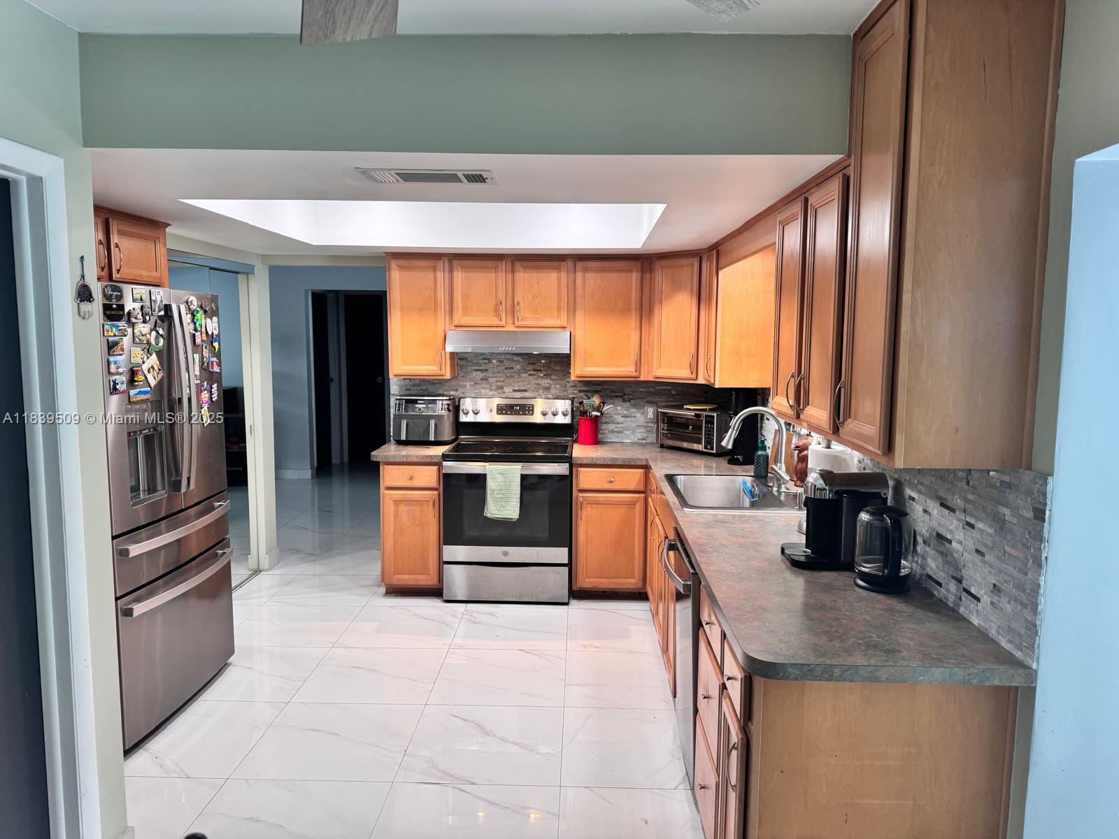 SUNRISE GOLF VILLAGE SEC - Residential