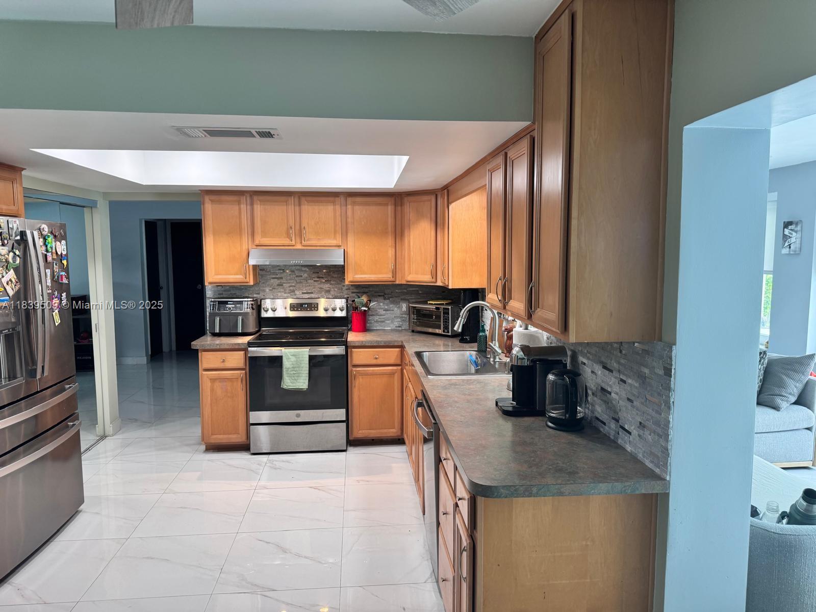 SUNRISE GOLF VILLAGE SEC - Residential