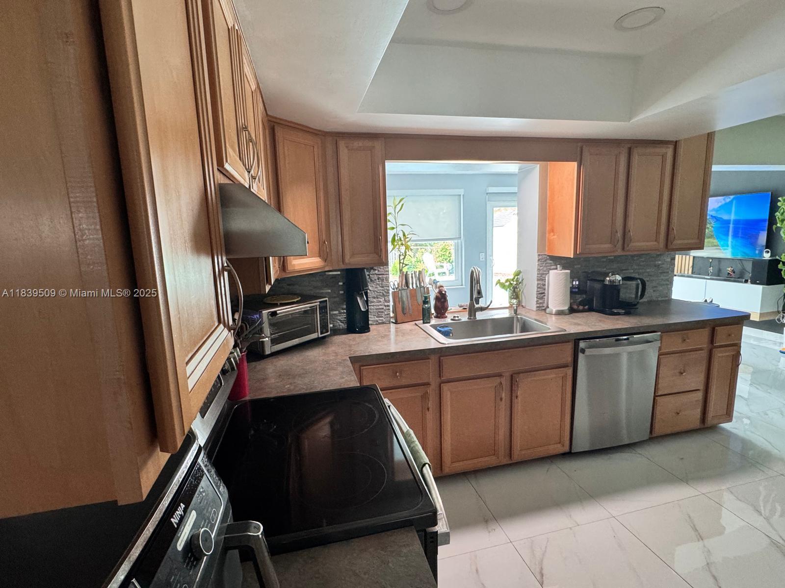 SUNRISE GOLF VILLAGE SEC - Residential