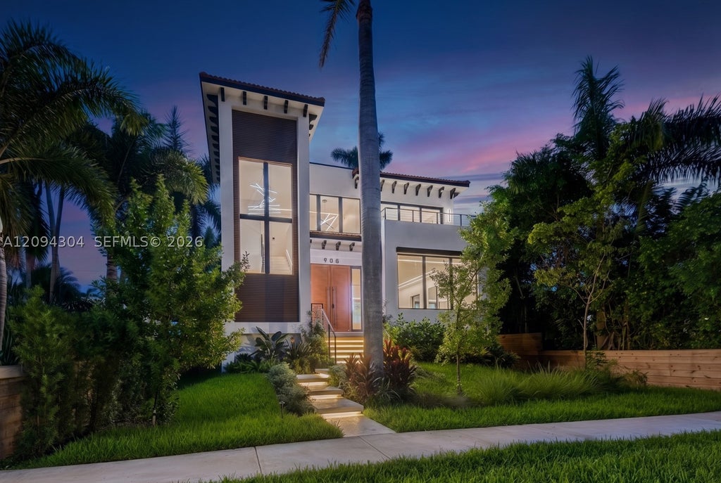 Photo of 908 Tyler St, Hollywood, FL 33019 (MLS # A12094304)