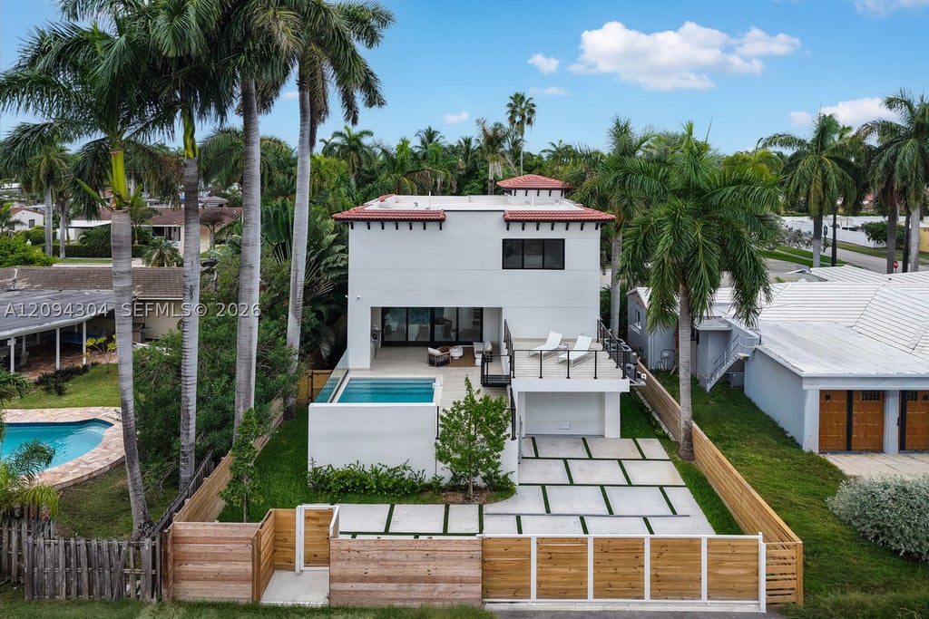 Photo of 908 Tyler St, Hollywood, FL 33019 (MLS # A12094304)