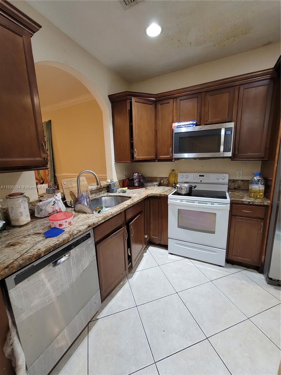 325 NW 6th Ct
