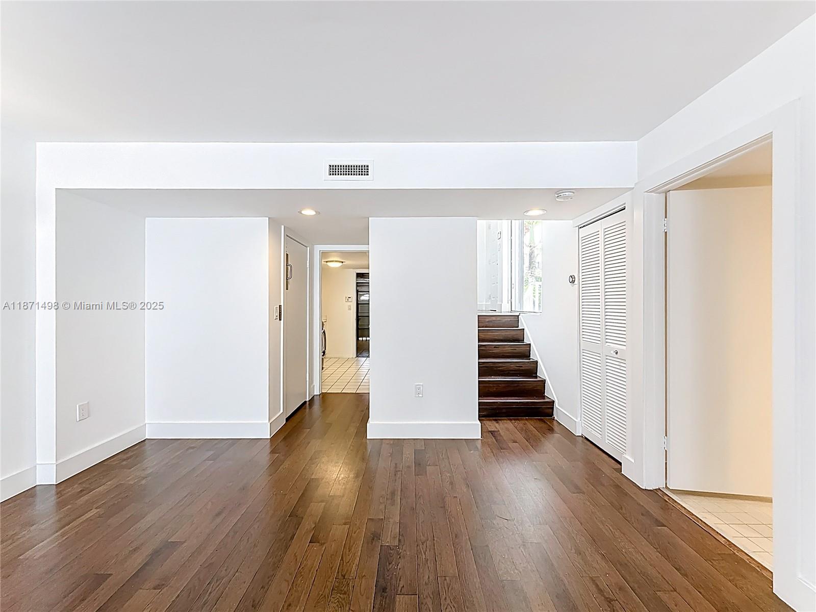 GOLDEN POINTE - Residential Lease