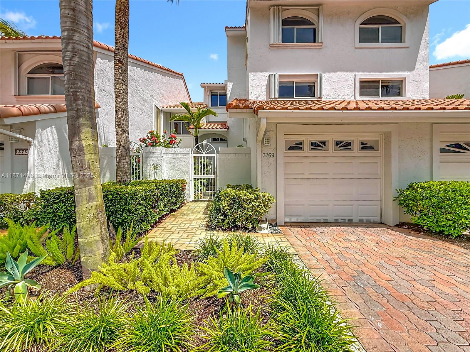 GOLDEN POINTE - Residential Lease