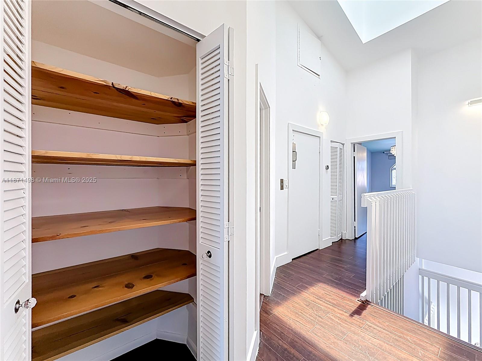 GOLDEN POINTE - Residential Lease