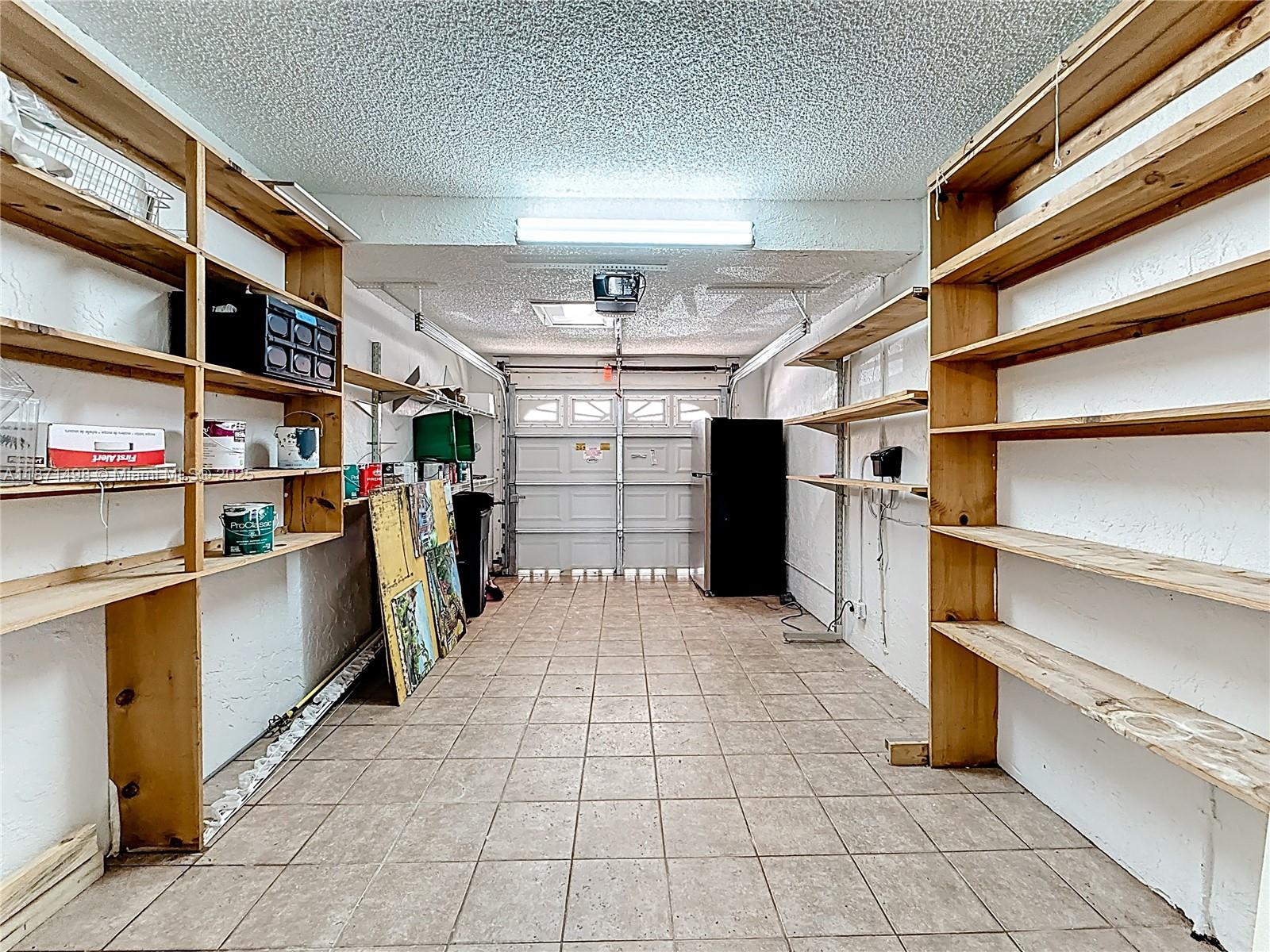 GOLDEN POINTE - Residential Lease