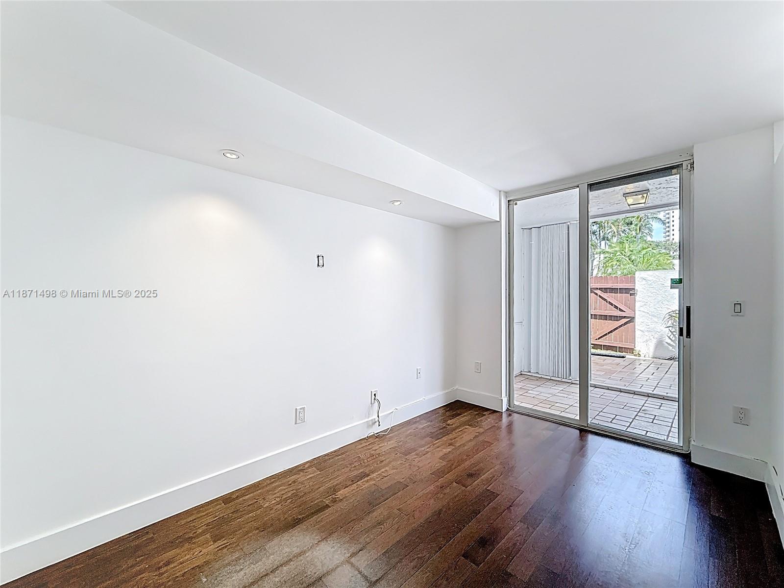 GOLDEN POINTE - Residential Lease