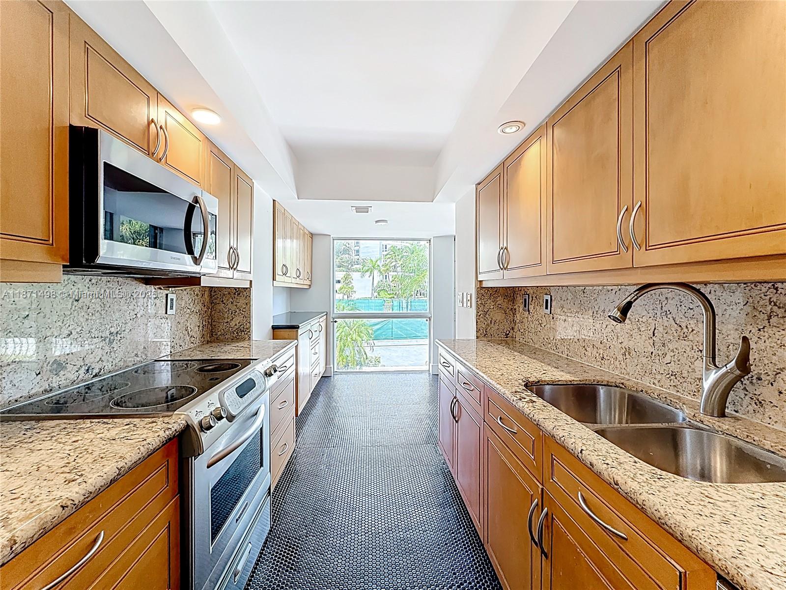 GOLDEN POINTE - Residential Lease