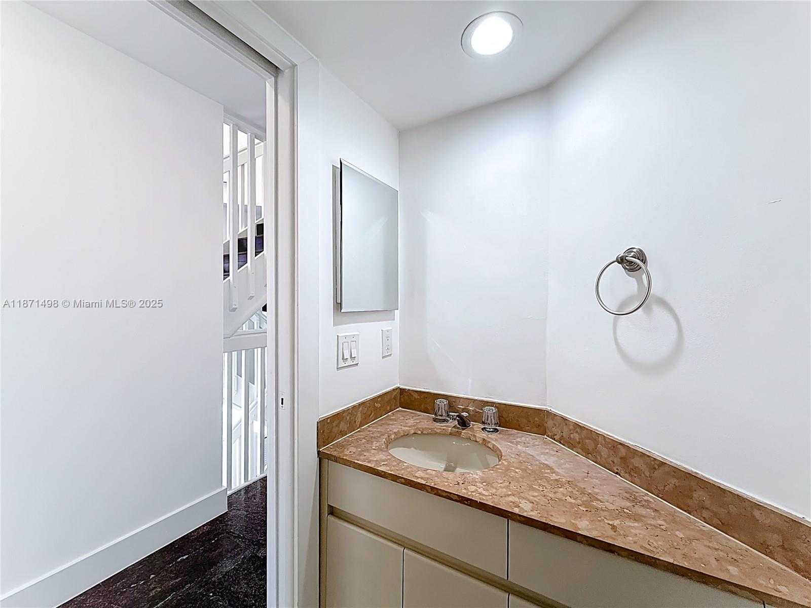 GOLDEN POINTE - Residential Lease