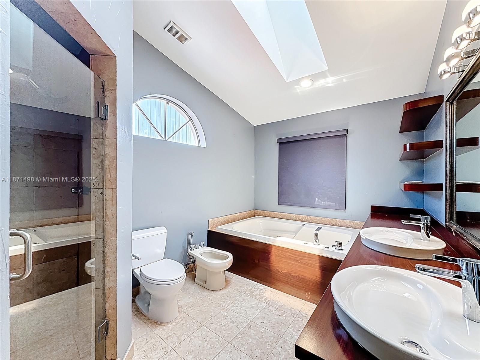 GOLDEN POINTE - Residential Lease