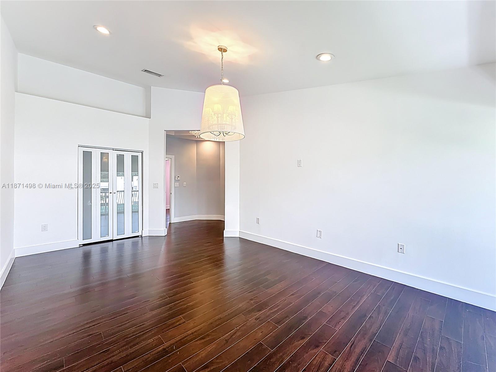 GOLDEN POINTE - Residential Lease