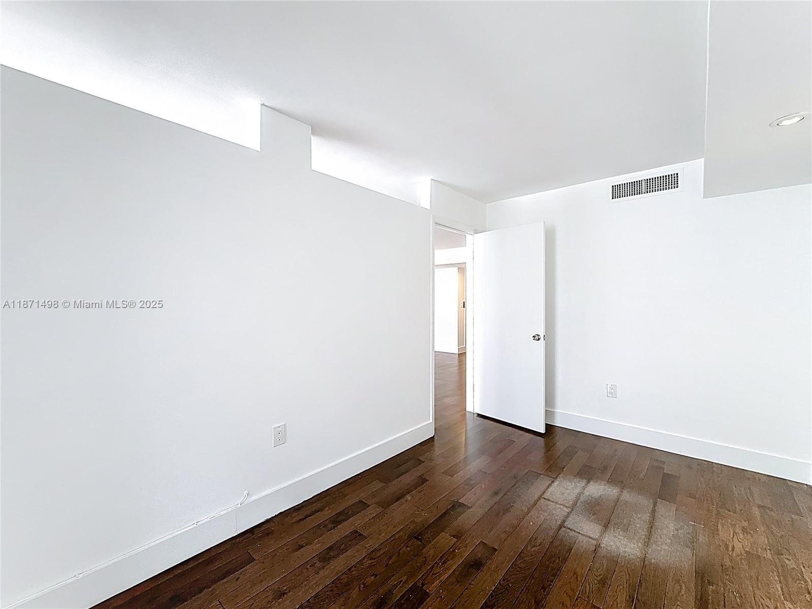 GOLDEN POINTE - Residential Lease