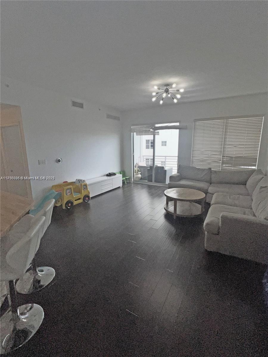 RADIUS CONDO - Residential