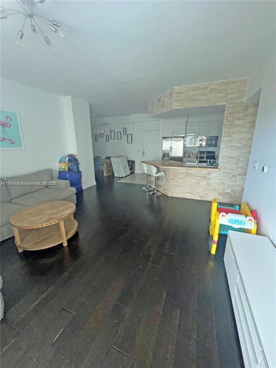 RADIUS CONDO - Residential