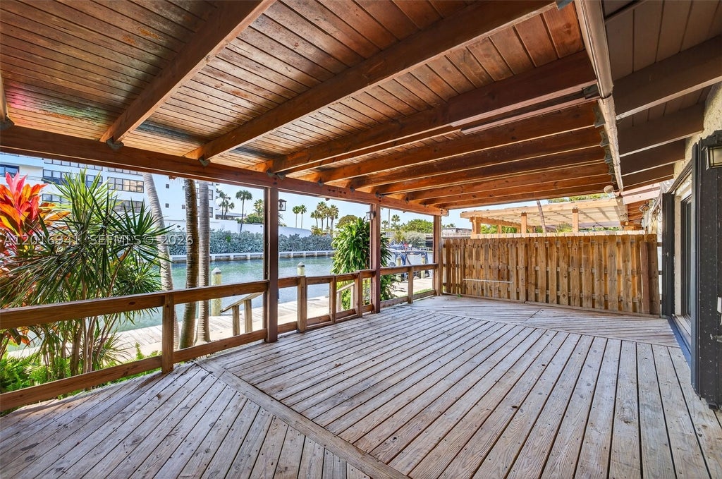 Photo of 2619 S Parkview Dr, Hallandale Beach, FL 33009 (MLS # A12016941)