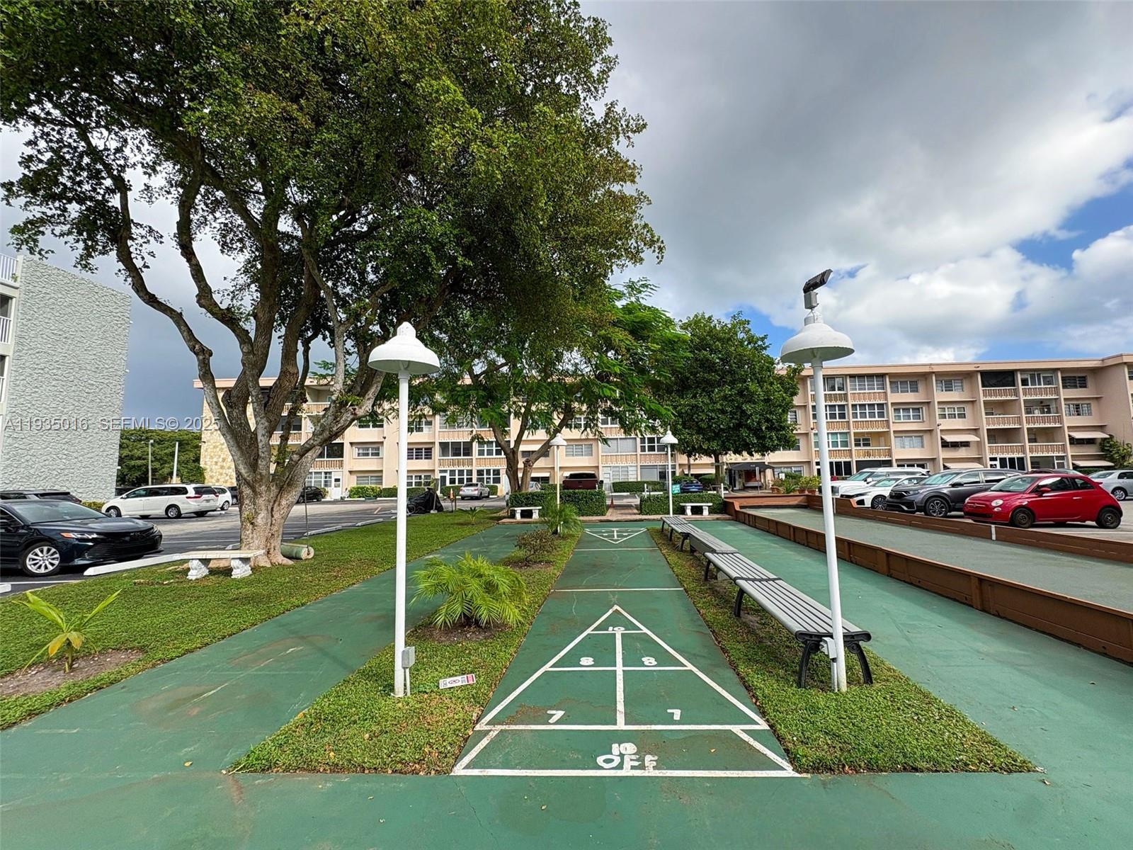 FOURTH GULFSTREAM GARDEN - Residential