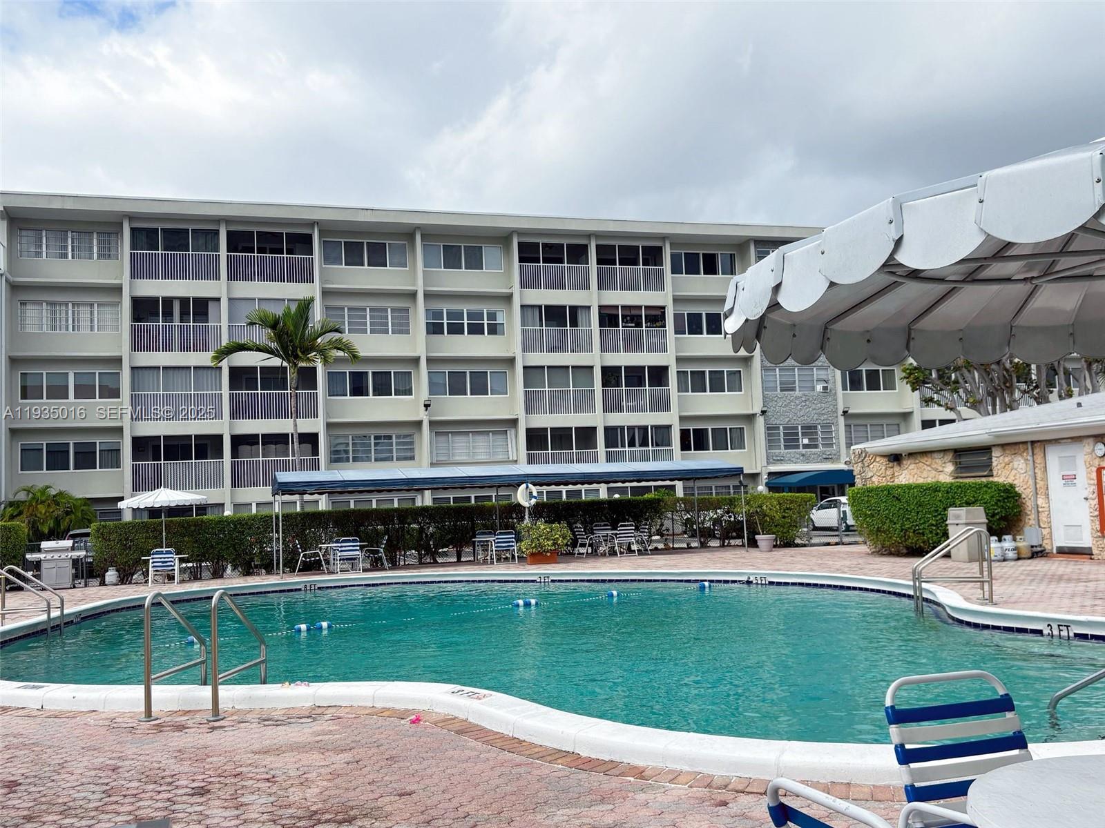 FOURTH GULFSTREAM GARDEN - Residential