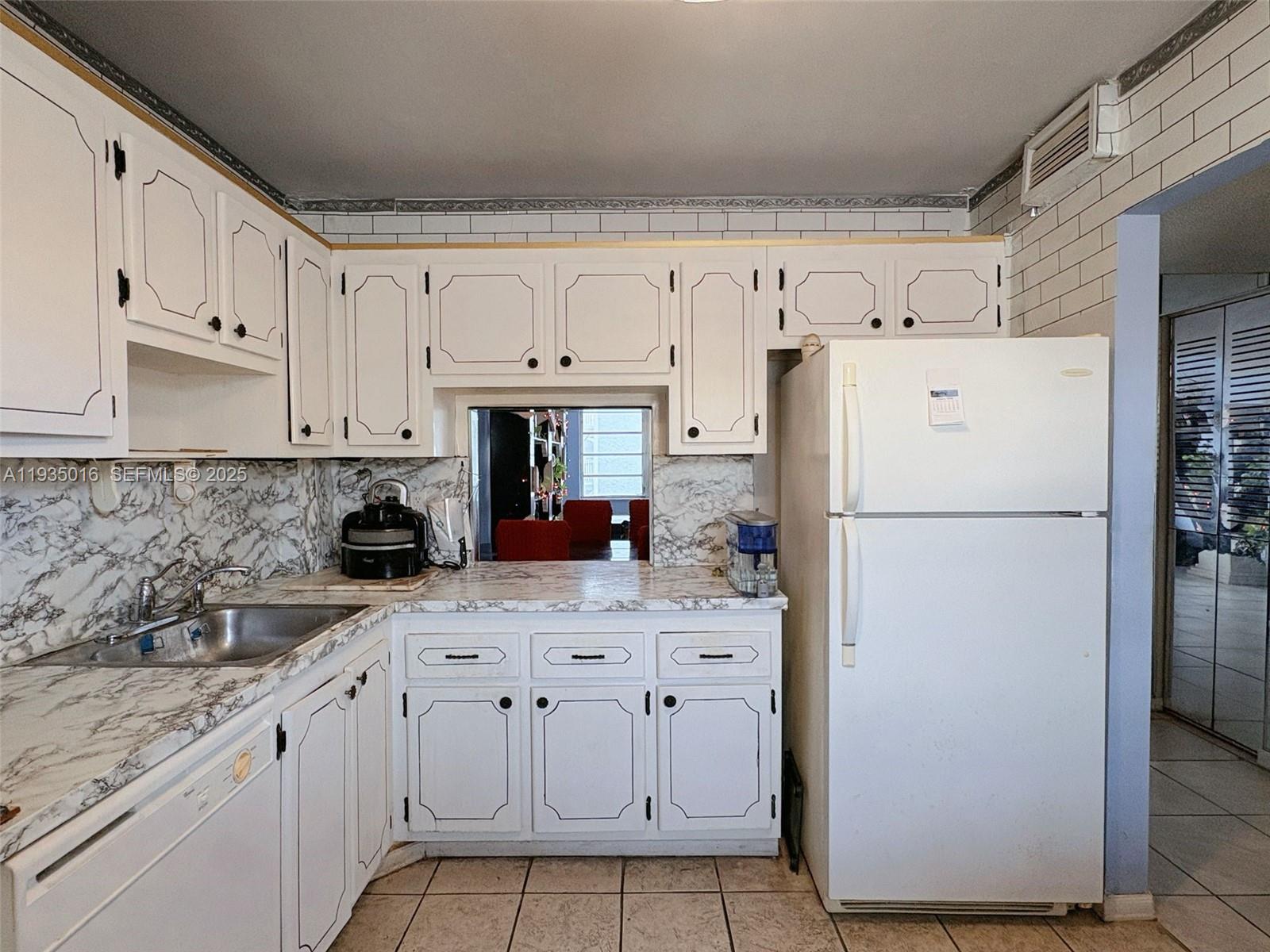 FOURTH GULFSTREAM GARDEN - Residential