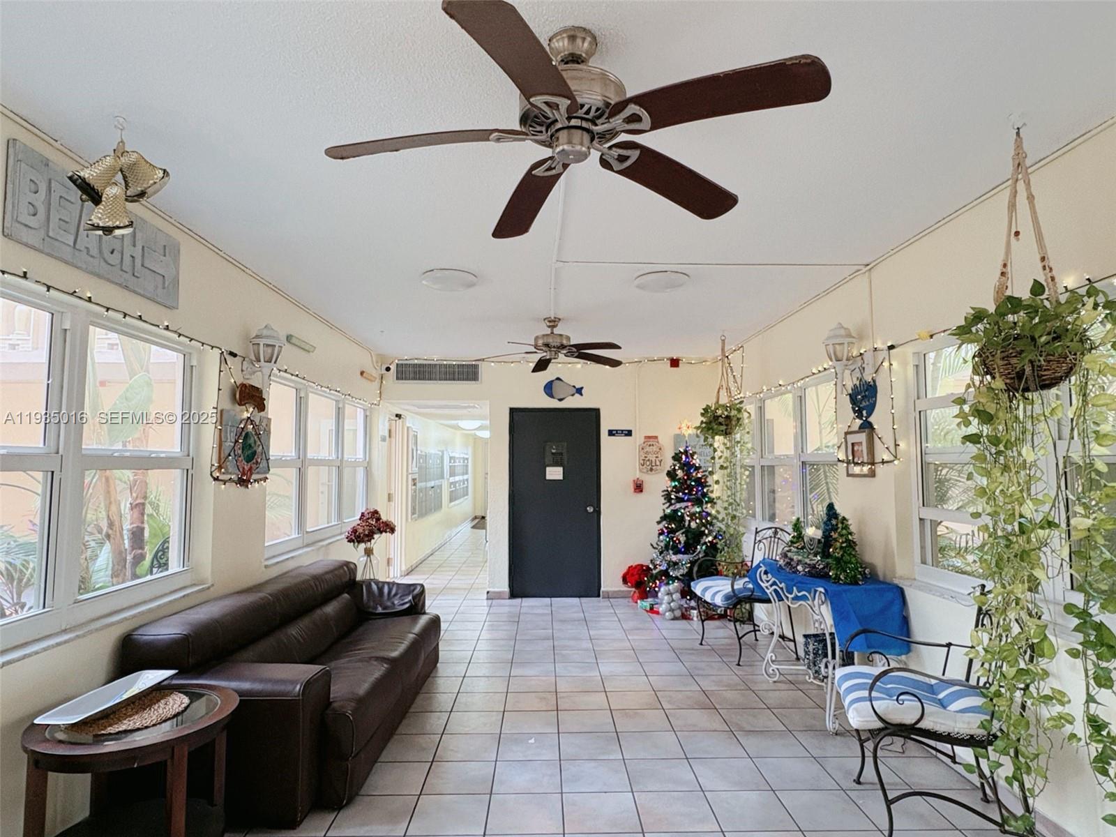 FOURTH GULFSTREAM GARDEN - Residential