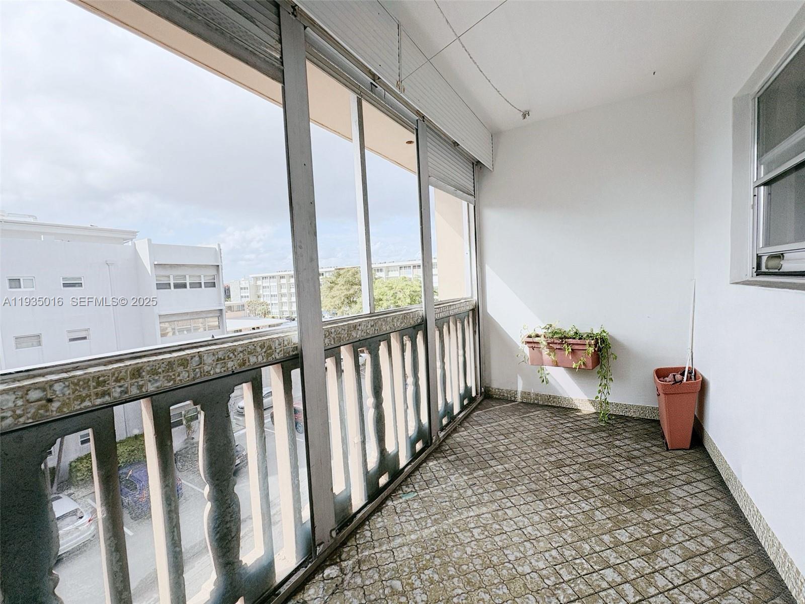 FOURTH GULFSTREAM GARDEN - Residential