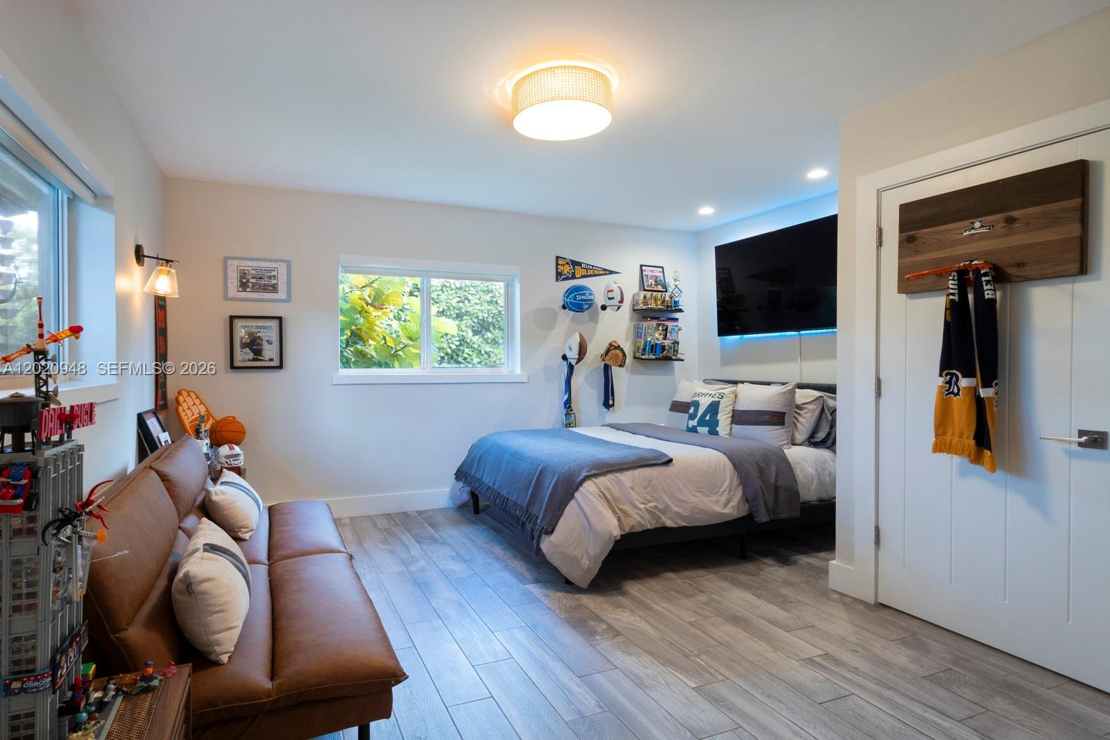 CONTINENTAL HOMES - Residential
