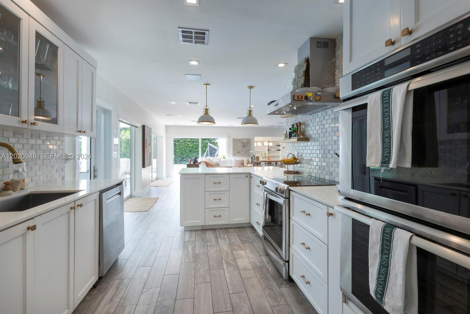 CONTINENTAL HOMES - Residential